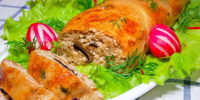 рулет из курицы с шампиньонами и грецкими орехами