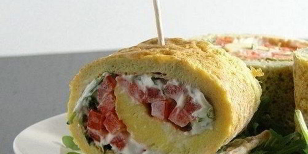 Рецепт рулет из омлета, перца и сливочного сыра