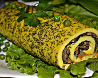 Рулет из омлета с грибами