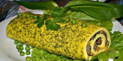 рулет из омлета с грибами