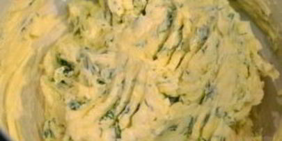 рулет из отварной печени с пикантной начинкой