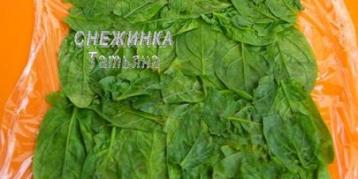 рулет из шпината с рисом и морепродуктами