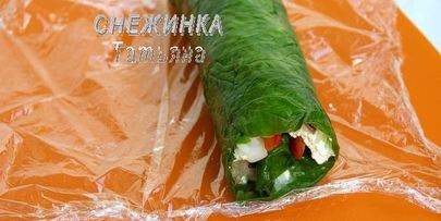 рулет из шпината с рисом и морепродуктами