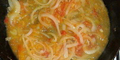 рулет из слоеного теста с красной рыбой