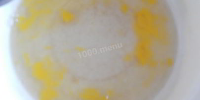 рулет из слоеного теста с сыром