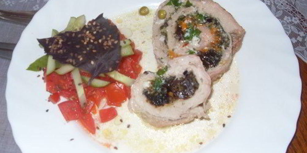 Рецепт рулет из свинины с черносливом и шафраном