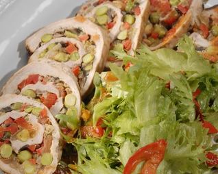 Рулет из свинины с грибами