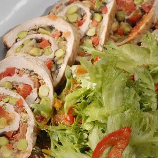 Рулет из свинины с грибами