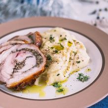 Рецепт Рулет из свинины с грибной начинкой