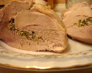 Рулет из свинины с укропом