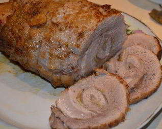 Рулет из свинины вареный