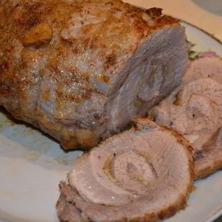 Рулет из свинины вареный