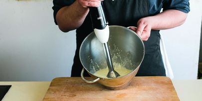 рулет из творожного теста с брынзой и зеленью