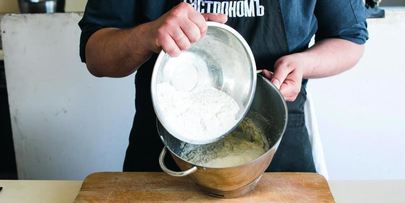 рулет из творожного теста с брынзой и зеленью