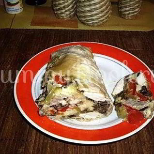 Рулет куриный с гарниром