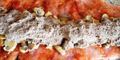 рулет мясной с печеночным паштетом