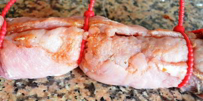 рулет мясной с печеночным паштетом