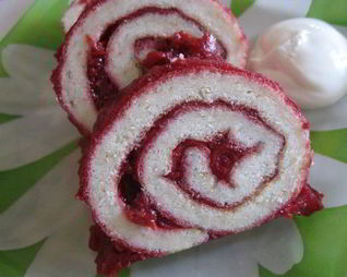 Рулет на белках с вишней