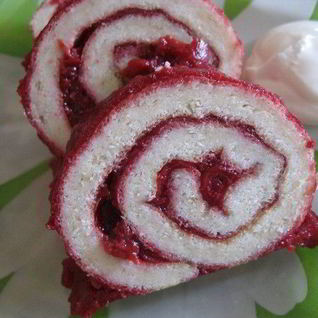 Рулет на белках с вишней