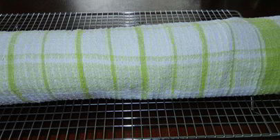 рулет с клубникой и сливками