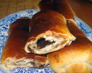 Рулет с миндалем и корицей