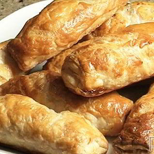 Рулетики — фарш в слоеном тесте