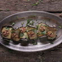 Рецепт Рулетики из баклажанов с орехами