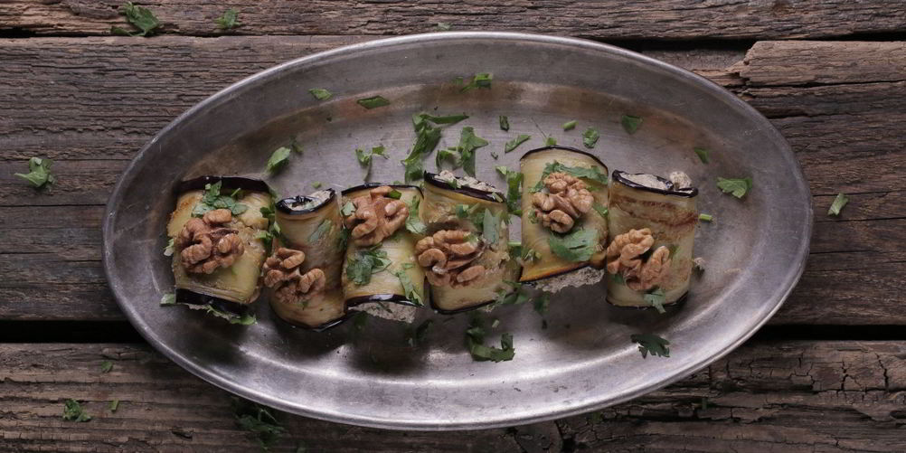 Рецепт рулетики из баклажанов с орехами