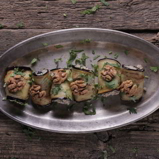 Рулетики из баклажанов с орехами