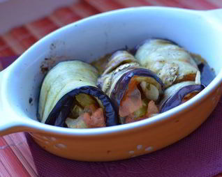 Рулетики из баклажанов с овощами
