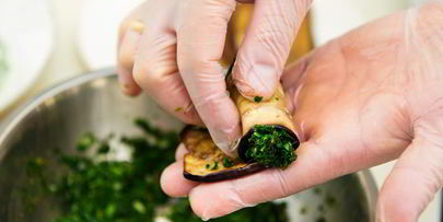 рулетики из баклажанов со шпинатом