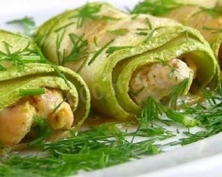 Рулетики из кабачков с курицей