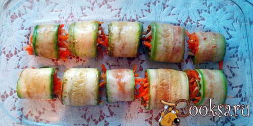 Рецепт рулетики из кабачков с морковно-сырной начинкой