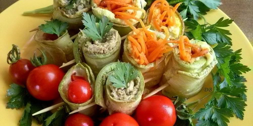 Рецепт рулетики из кабачков с разными начинками