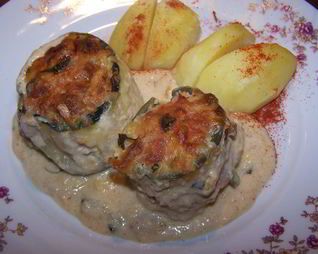 Рулетики из кабачков в сливочном соусе