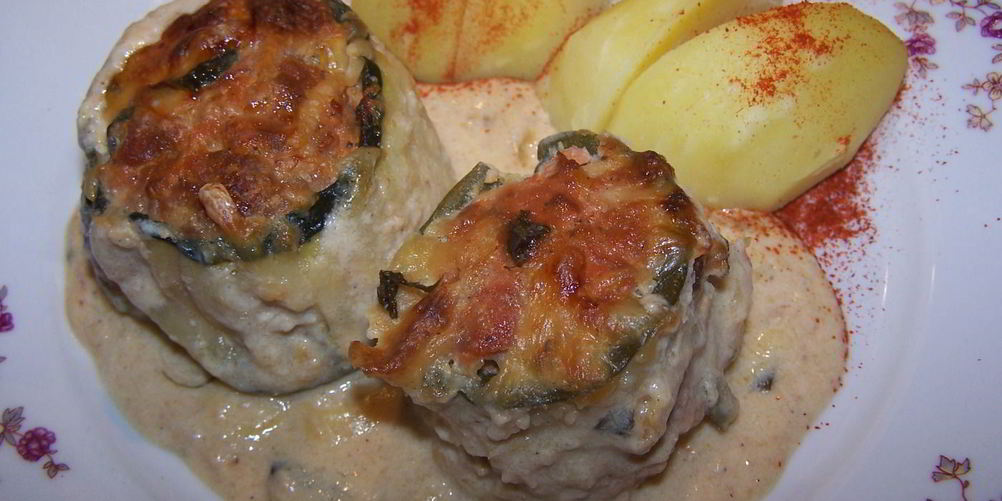 Рецепт рулетики из кабачков в сливочном соусе