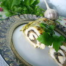 Рецепт Рулетики из куриной грудки, запеченные под сметанно-чесночным соусом