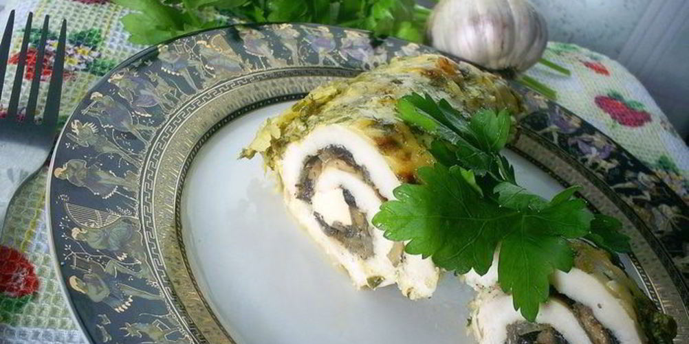Рецепт рулетики из куриной грудки, запеченные под сметанно-чесночным соусом