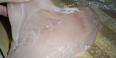 рулетики из куриной грудки, запеченные под сметанно-чесночным соусом