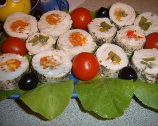 Рулетики из отварного куриного филе