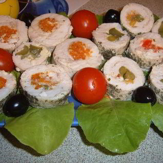 Рулетики из отварного куриного филе