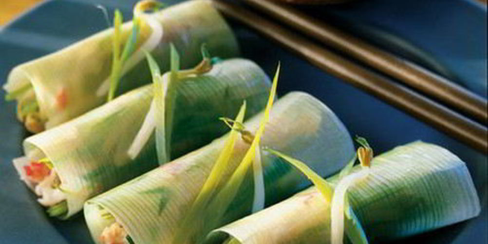 Рецепт рулетики из порея с крабовым мясом