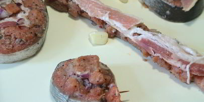 рулетики из симы с беконом и гарнир из баклажанов с беконом