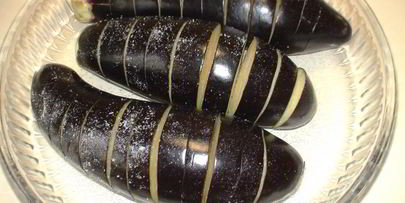 рулетики из симы с беконом и гарнир из баклажанов с беконом