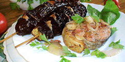 рулетики из симы с беконом и гарнир из баклажанов с беконом