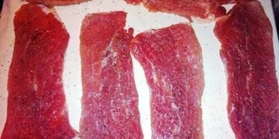 рулетики из свинины с инжиром и миндалем