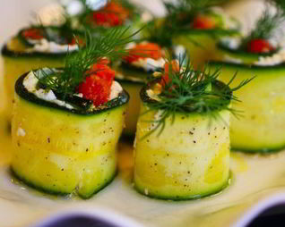 Рулетики из цукини с копченой семгой