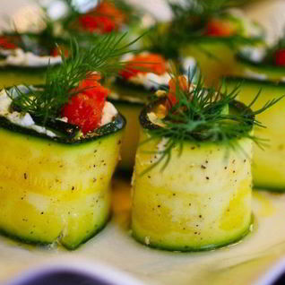 Рулетики из цукини с копченой семгой