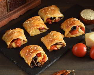 Рулетики с томатами и грибами