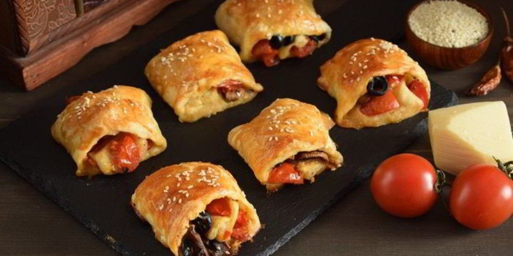 Рецепт рулетики с томатами и грибами